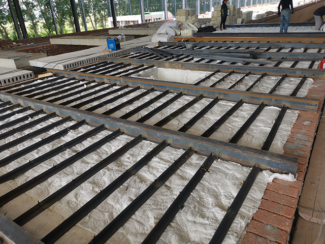 Aislamiento térmico refractario Algodón de fibra cerámica para revestimiento de paredes de hornos